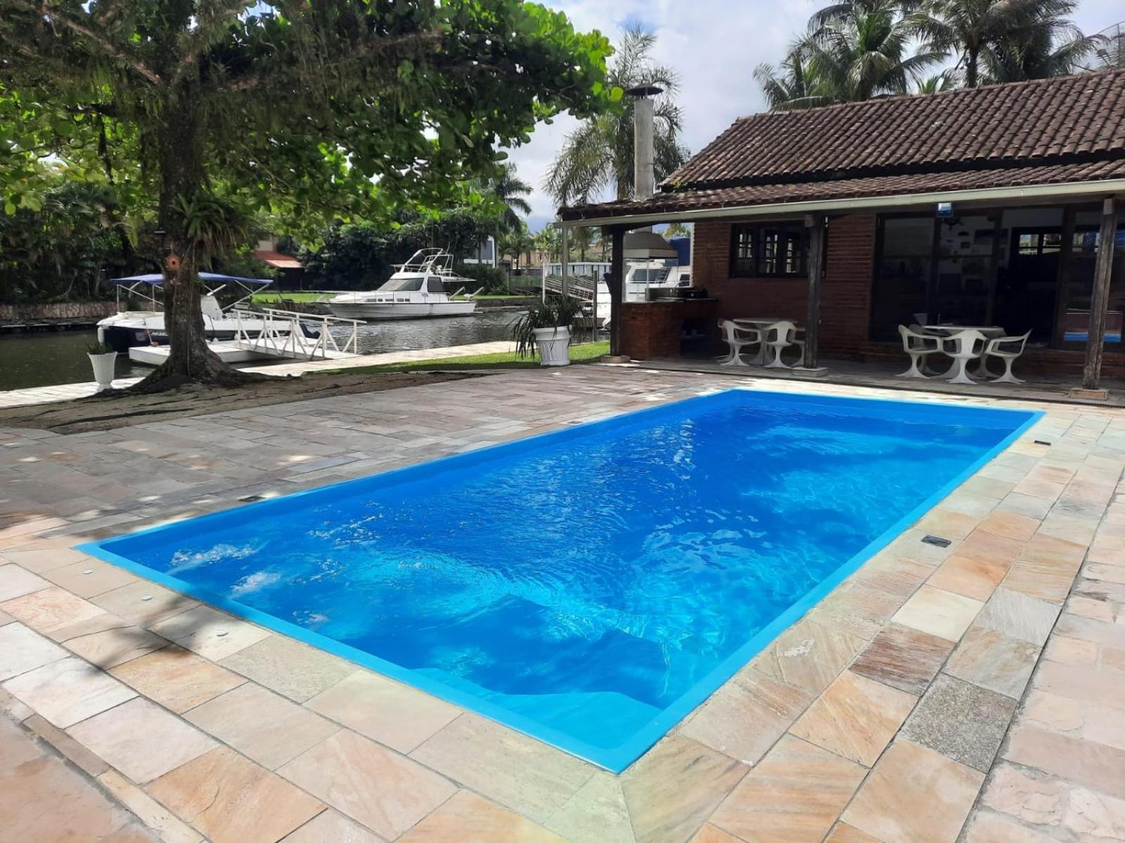 גוארויה Casa Na Marina Com Piscina Churrasqueira E Pier מראה חיצוני תמונה